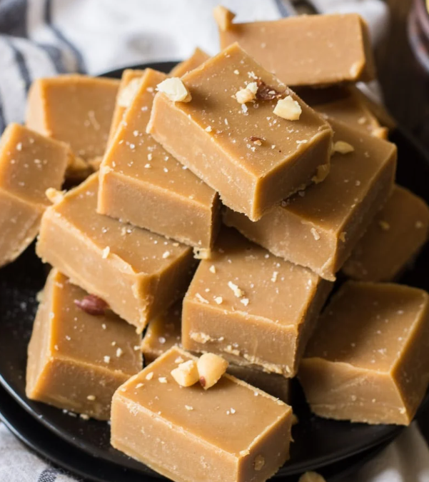LOW-CARB PEANUT BUTTER FUDGE